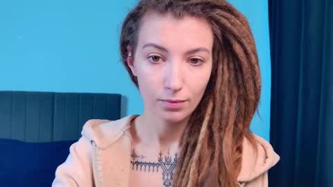 Snapshot of karatart chatting on 10.15.25 Kara online show from 10.15.25