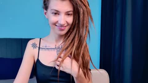 Snapshot of karatart chatting on 10.28.25 Kara online show from 10.28.25