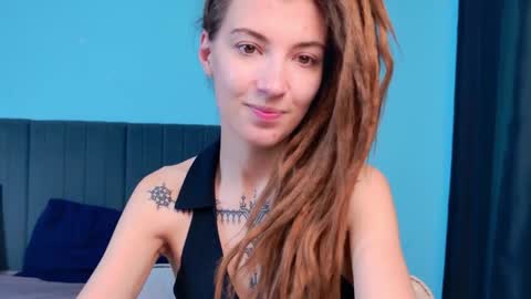 Snapshot of karatart chatting on 10.31.25 Kara online show from 10.31.25