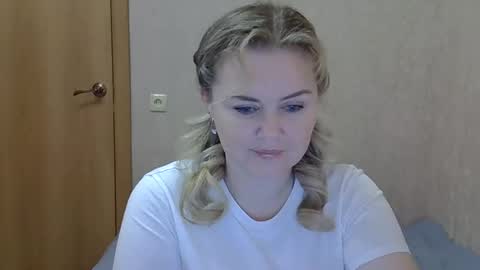 karennelsonx online show from 11.26.25