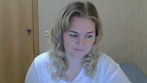 Snapshot of karennelsonx chatting on 06.27.26 karennelsonx online show from 06.27.26