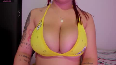 Snapshot of kari_ruiz chatting on 11.27.25 Karina online show from 11.27.25