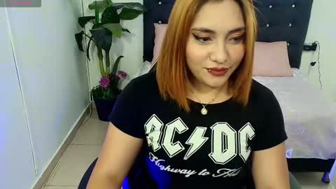 Snapshot of kariina_tay chatting on 12.15.25 Kariina online show from 12.15.25