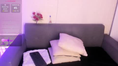 Snapshot of karina_gomez_18 chatting on 10.03.25 Kari online show from 10.03.25