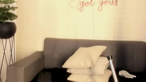 Snapshot of karina_gomez_18 chatting on 12.22.25 Kari online show from 12.22.25