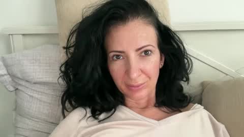 Snapshot of karinablair chatting on 01.04.25 Karina online show from 01.04.25