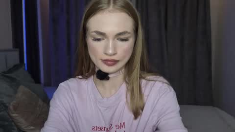 Snapshot of karinchik544 chatting on 11.11.25 karinchik544 online show from 11.11.25