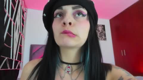 Snapshot of karinna__raven chatting on 12.19.25 KARINNA RAVEN online show from 12.19.25