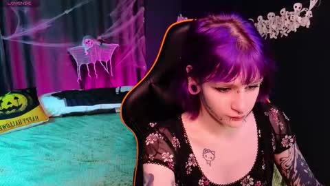 Snapshot of karkadeshk chatting on 10.30.25 karkadeshk online show from 10.30.25