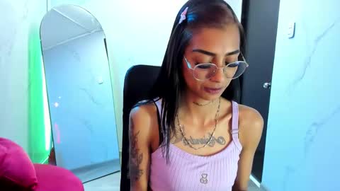 karlaslutskinny__ online show from 10.17.25