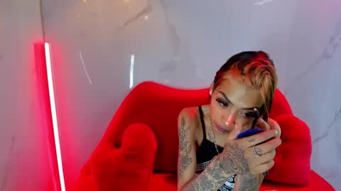 karlaslutskinny__ online show from 10.22.25
