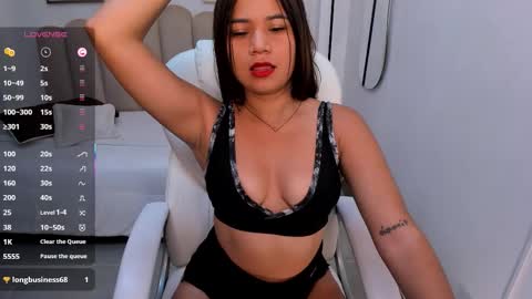 karliie kloss   online show from 11.19.25