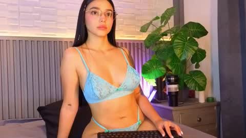 Snapshot of karlisweet chatting on 11.28.25 Karli online show from 11.28.25