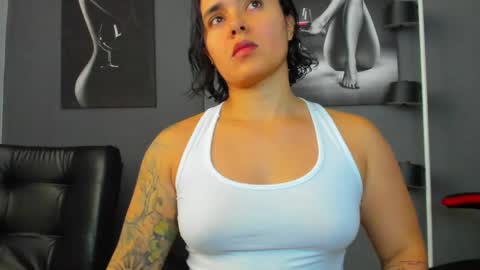 Snapshot of karlyjons_ chatting on 05.11.26 online show from 05.11.26