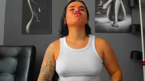 Snapshot of karlyjons_ chatting on 06.15.26 online show from 06.15.26