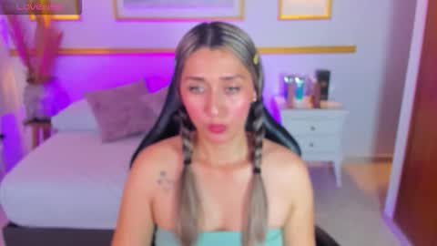 Snapshot of karlyy_ chatting on 11.04.25 karlyy_ online show from 11.04.25