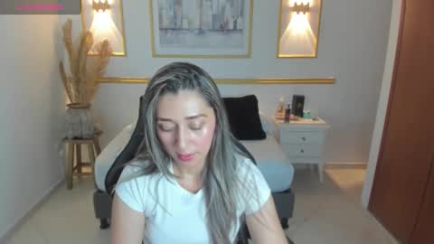 karlyy_ online show from 12.18.25
