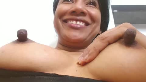 karolina  online show from 12.20.24