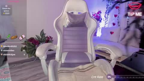 Snapshot of karol_elegance_ chatting on 02.04.25 karol online show from 02.04.25