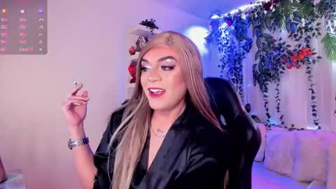 Snapshot of karol_elegance_ chatting on 12.15.25 karol online show from 12.15.25