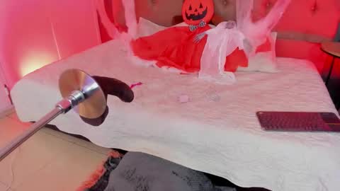 Snapshot of karol_page1 chatting on 10.18.25 KAROL online show from 10.18.25