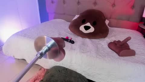 Snapshot of karol_page1 chatting on 11.30.25 KAROL online show from 11.30.25