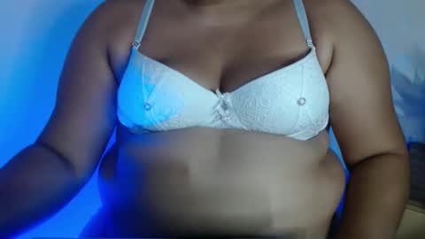 Snapshot of karolbb21 chatting on 11.30.25 karolbb21 online show from 11.30.25