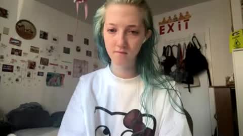 Snapshot of karolinablue chatting on 07.25.26 Karoline here online show from 07.25.26