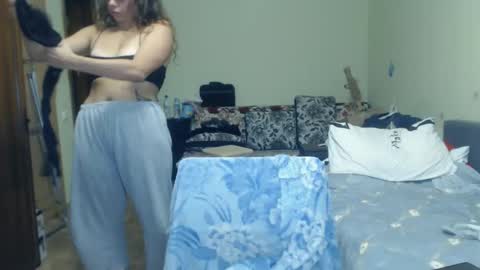 Snapshot of karolinasweet chatting on 12.05.24 Mila online show from 12.05.24