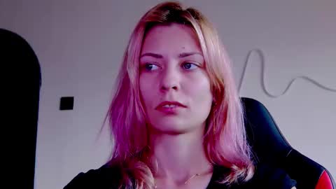 karoline121 online show from 11.04.25