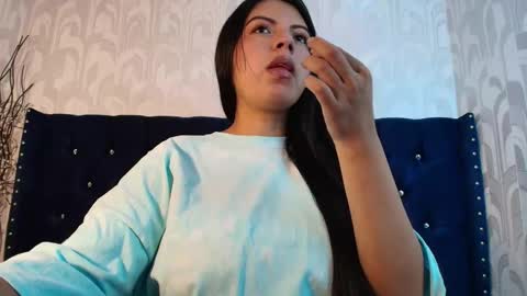 Snapshot of karolineburnx chatting on 02.19.26 Isa online show from 02.19.26