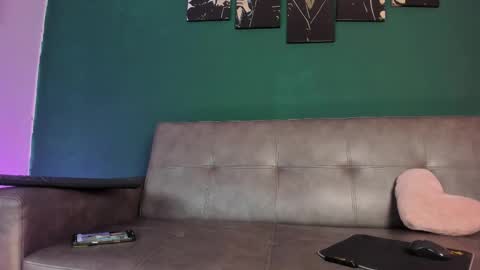 Snapshot of karolsweet_ chatting on 11.13.25 KarolSweet online show from 11.13.25