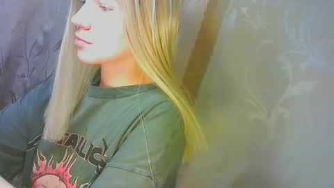 Caroline Fox online show from 09.11.25