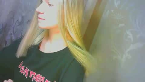 Caroline Fox online show from 09.18.25