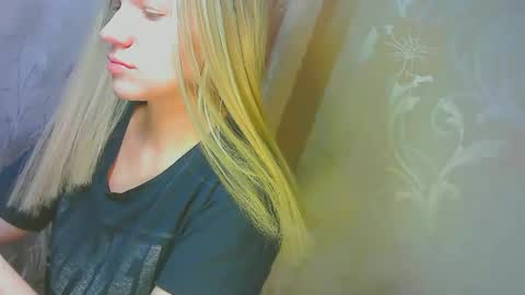 Caroline Fox online show from 09.19.25