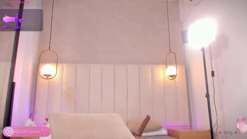 Snapshot of kassia_kim chatting on 12.16.25 Kassia online show from 12.16.25