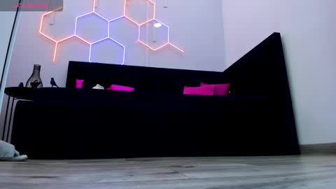 Snapshot of kat__cat chatting on 11.27.25 kat__cat online show from 11.27.25