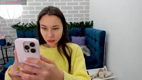 Snapshot of kat__cat chatting on 12.18.25 kat__cat online show from 12.18.25