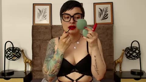 Snapshot of kat_paradisse chatting on 09.30.25 kat paradisse online show from 09.30.25