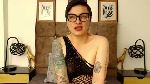 Snapshot of kat_paradisse chatting on 10.25.25 kat paradisse online show from 10.25.25