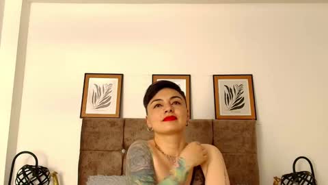 Snapshot of kat_paradisse chatting on 11.18.25 kat paradisse online show from 11.18.25