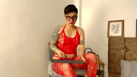 Snapshot of kat_paradisse chatting on 11.21.25 kat paradisse online show from 11.21.25