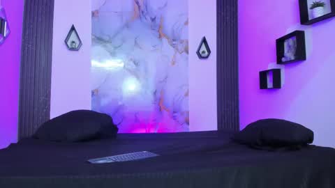 INDEPENDENT MODEL online show from 03.16.26