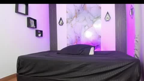 INDEPENDENT MODEL online show from 05.22.26