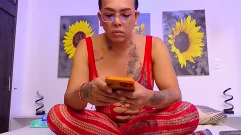 Snapshot of kata_lhella chatting on 11.14.25 Katalina online show from 11.14.25