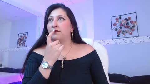 Snapshot of kata_rosse chatting on 10.04.25 kata online show from 10.04.25