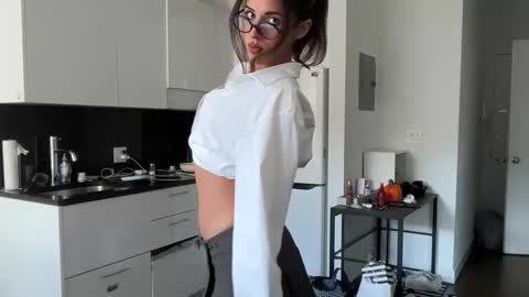 Snapshot of katarasimon chatting on 10.22.25 katarasimon online show from 10.22.25