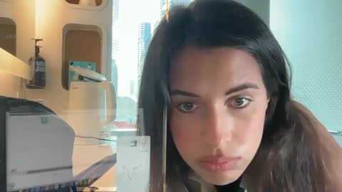 Snapshot of katarasimon chatting on 10.31.25 katarasimon online show from 10.31.25