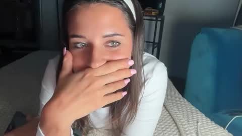 Snapshot of katarasimon chatting on 11.22.25 katarasimon online show from 11.22.25