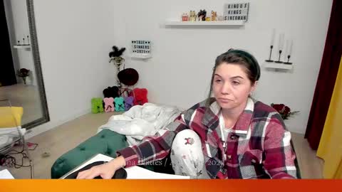 Snapshot of katarina_blades chatting on 03.04.25 online show from 03.04.25